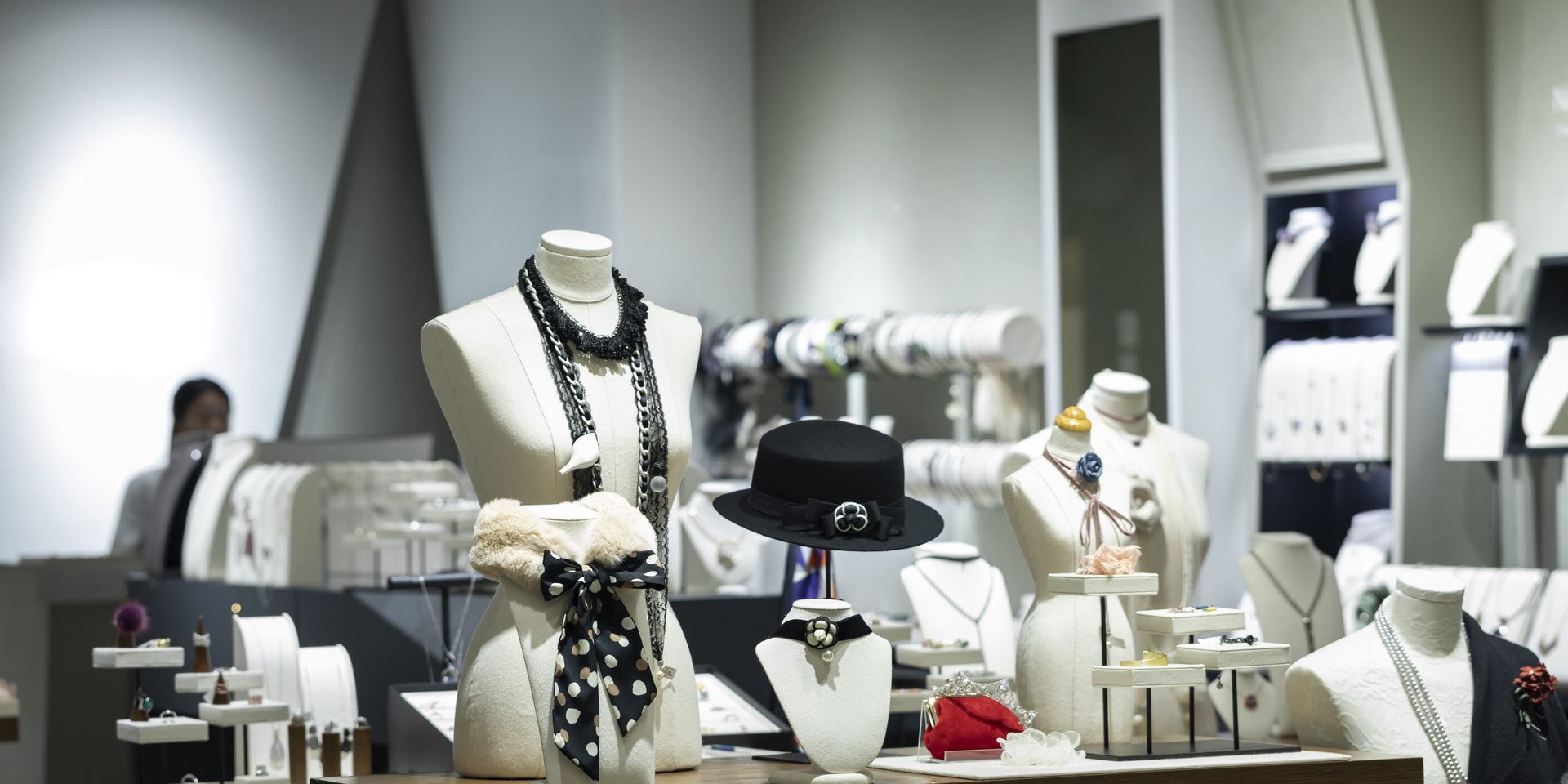 適合珠寶設(shè)計、加工倉儲、零售企業(yè)的管理軟件：珠寶行業(yè)SAP解決方案